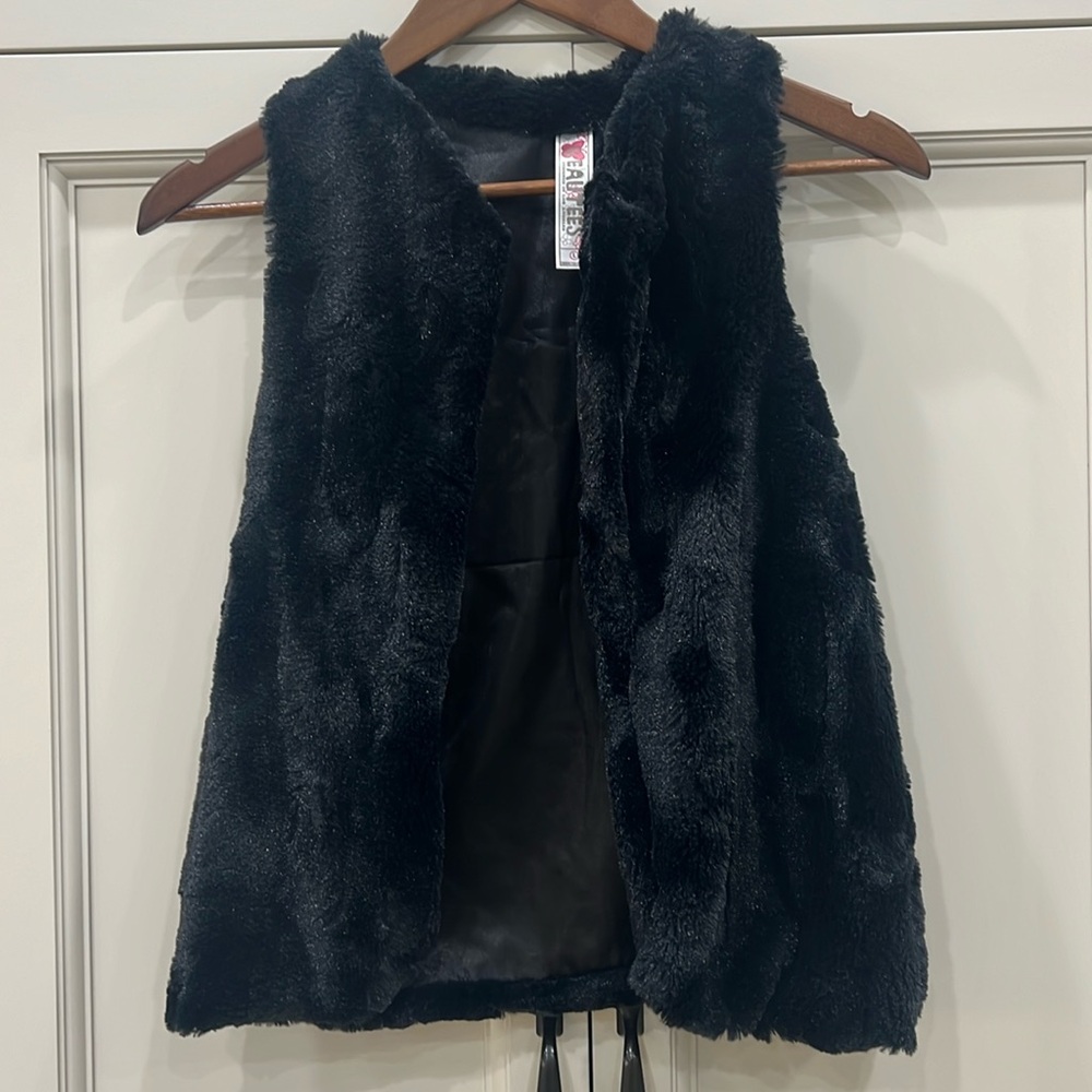 Beautees Faux Fur Black Vest. Girls Size Large. Y2K whimsigoth